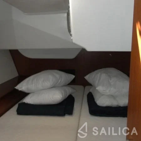 Oceanis 48 - Yacht Charter Sailica