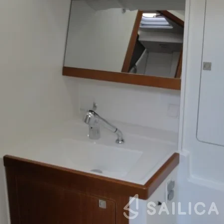 Oceanis 48 - Yacht Charter Sailica