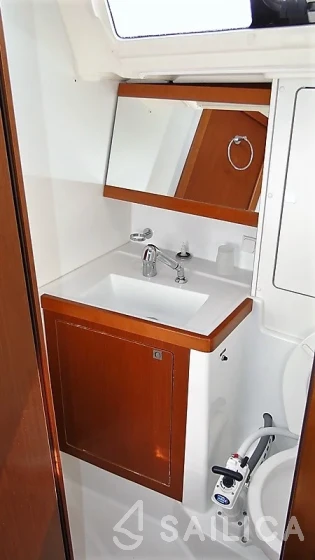 Oceanis 48 - Yacht Charter Sailica