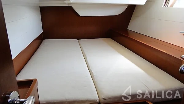Oceanis 48 - Yacht Charter Sailica