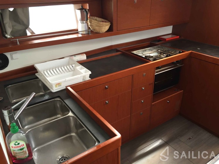 Oceanis 48 - Yacht Charter Sailica