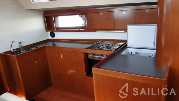 Oceanis 48 - Yacht Charter Sailica