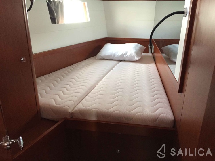 Oceanis 48 - Yacht Charter Sailica