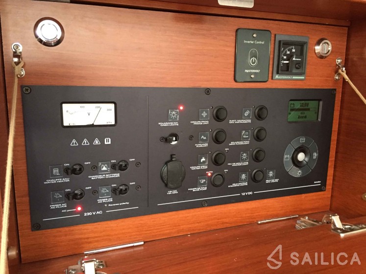 Oceanis 48 - Yacht Charter Sailica