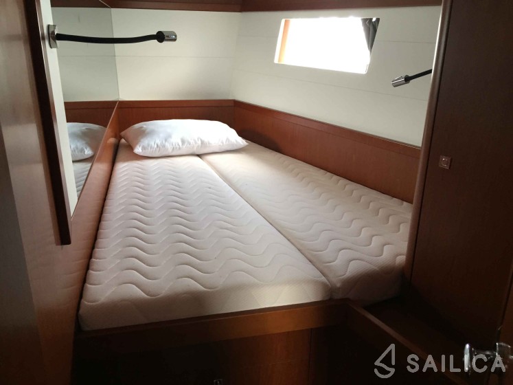 Oceanis 48 - Yacht Charter Sailica