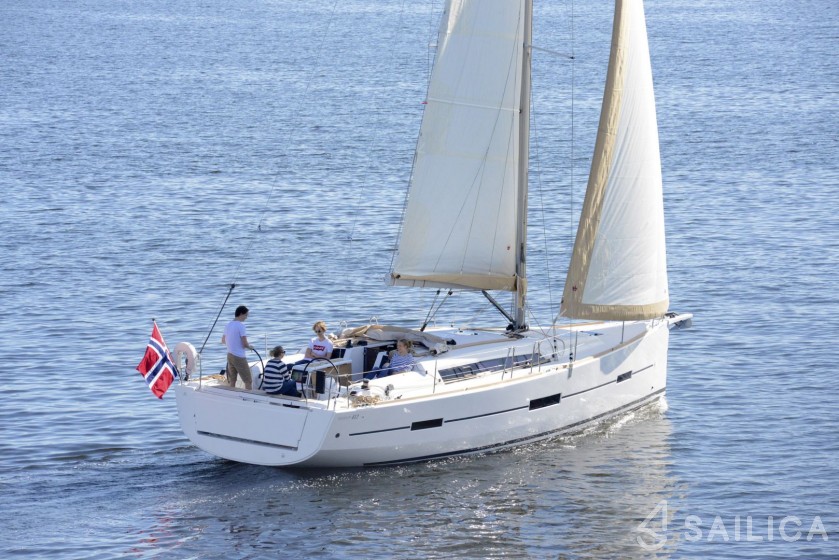 Dufour 412 GL - Yacht Charter Sailica