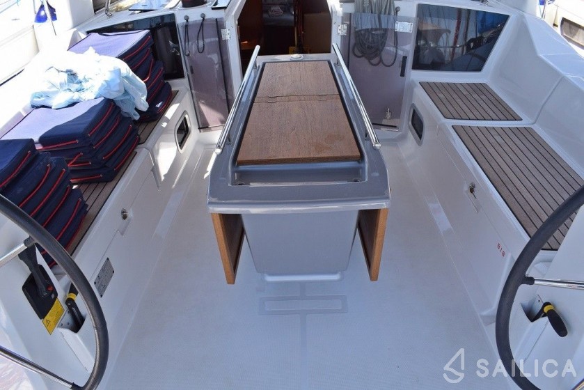 Oceanis 41.1 - Yacht Charter Sailica