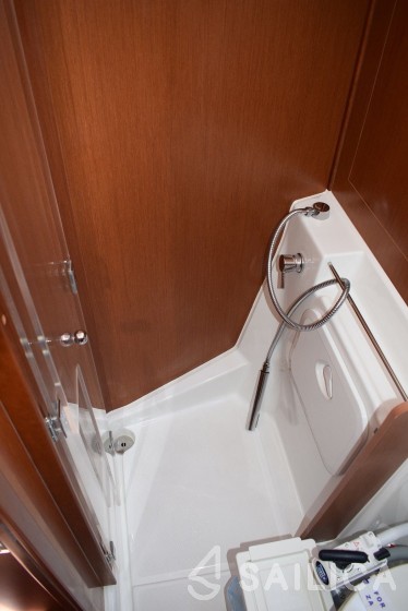 Oceanis 41.1 - Yacht Charter Sailica