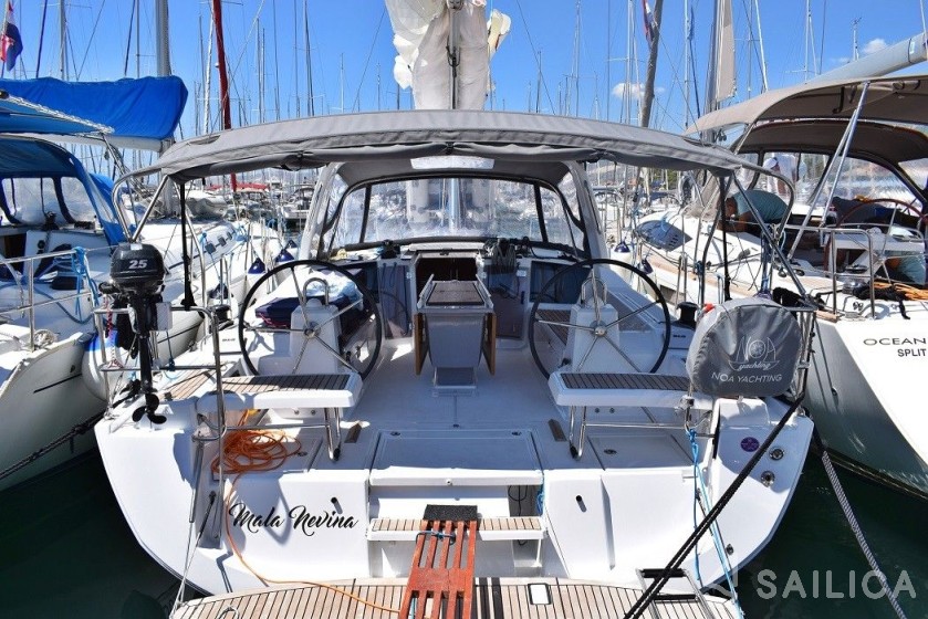 Oceanis 41.1 - Yacht Charter Sailica