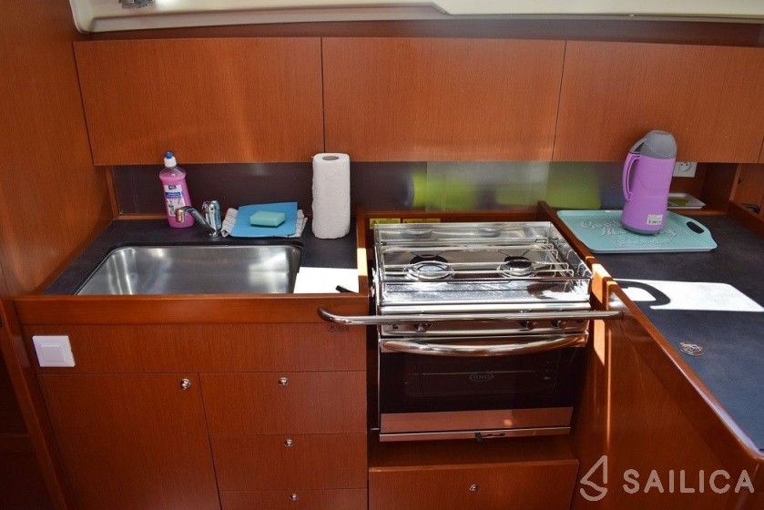Oceanis 41.1 - Yacht Charter Sailica