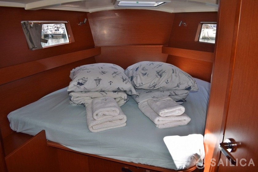 Oceanis 41.1 - Yacht Charter Sailica