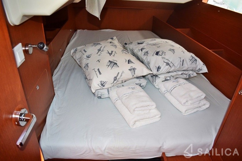 Oceanis 41.1 - Yacht Charter Sailica