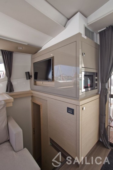 Fountaine Pajot Saona 47 (Quintet) - 5 + 1 cab. - Yacht Charter Sailica