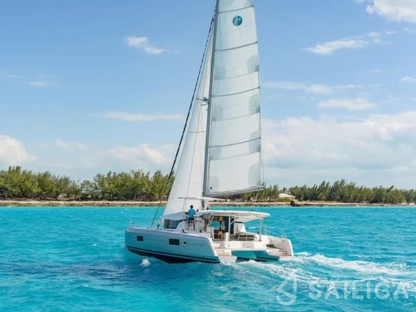 Lagoon 42 - Yacht Charter Sailica