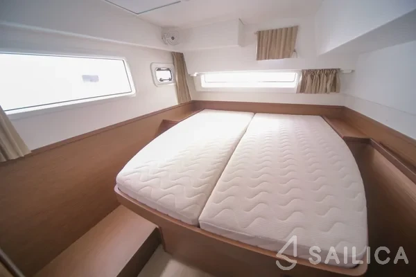 Lagoon 42 - Yacht Charter Sailica