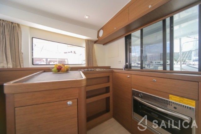 Lagoon 42 - Yacht Charter Sailica