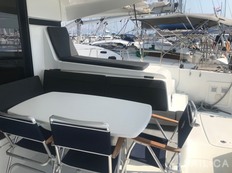 Lagoon 42 - Yacht Charter Sailica