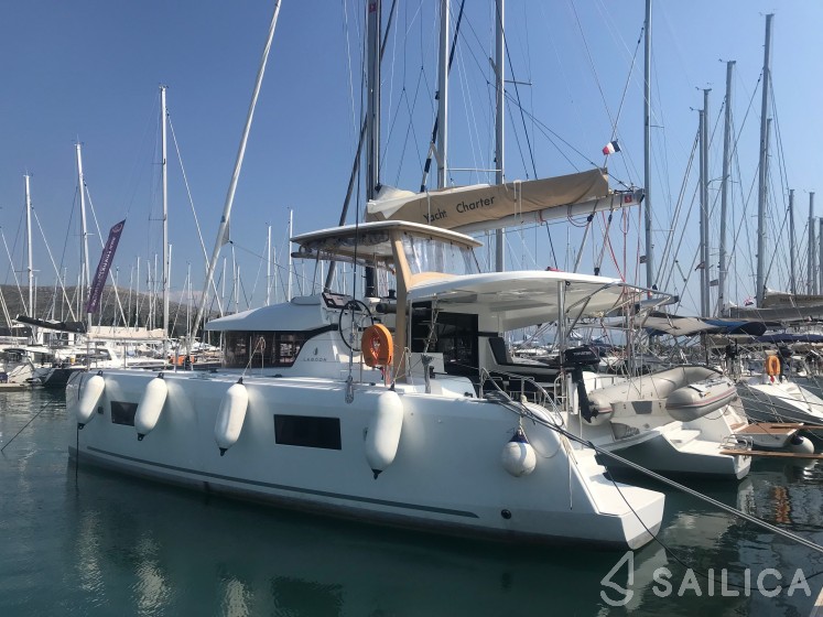 Lagoon 42 - Yacht Charter Sailica