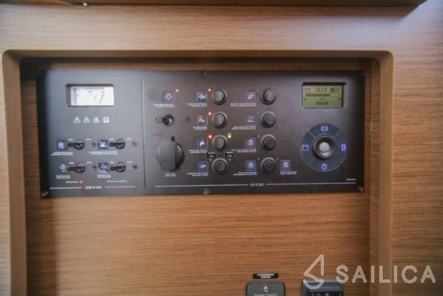 Lagoon 42 - Yacht Charter Sailica