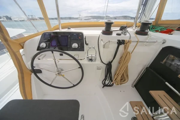 Lagoon 42 - Yacht Charter Sailica