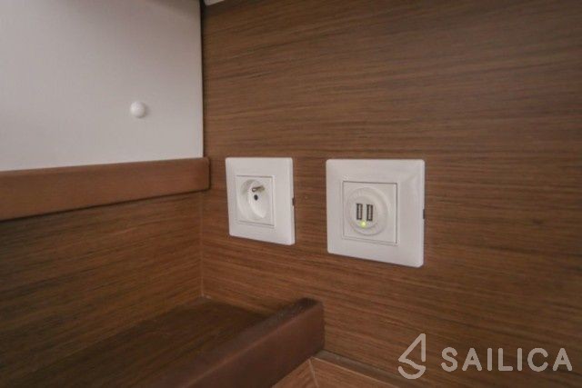 Lagoon 42 - Yacht Charter Sailica