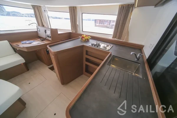 Lagoon 42 - Yacht Charter Sailica