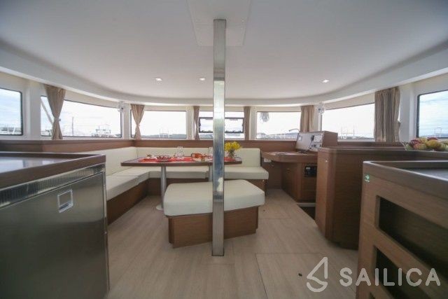 Lagoon 42 - Yacht Charter Sailica