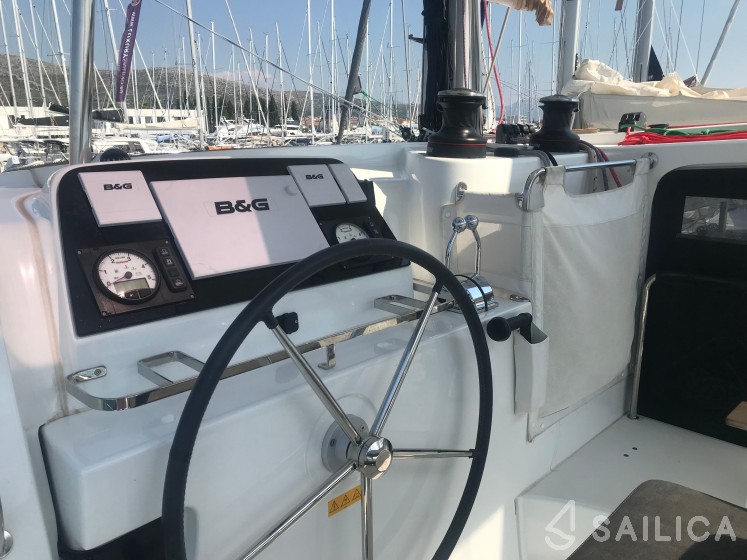 Lagoon 42 - Yacht Charter Sailica