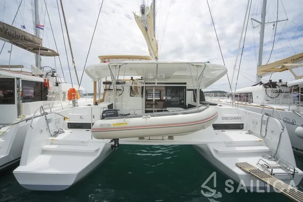 Lagoon 42 - Yacht Charter Sailica