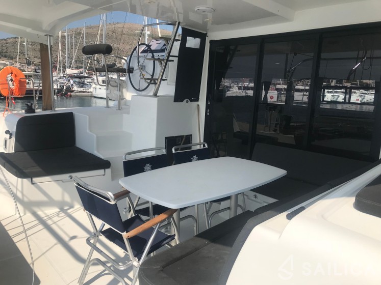 Lagoon 42 - Yacht Charter Sailica