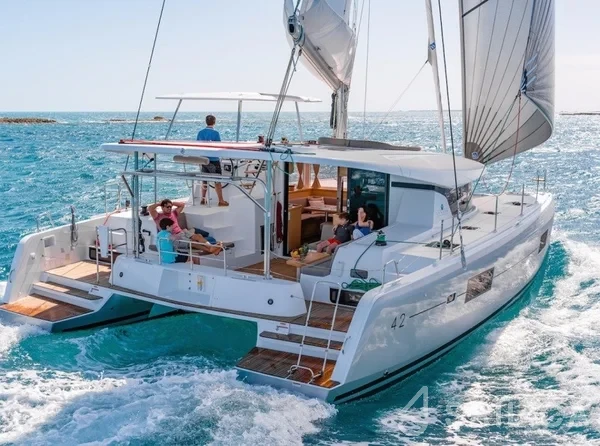 Lagoon 42 - Yacht Charter Sailica