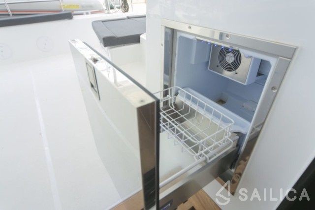 Lagoon 42 - Yacht Charter Sailica