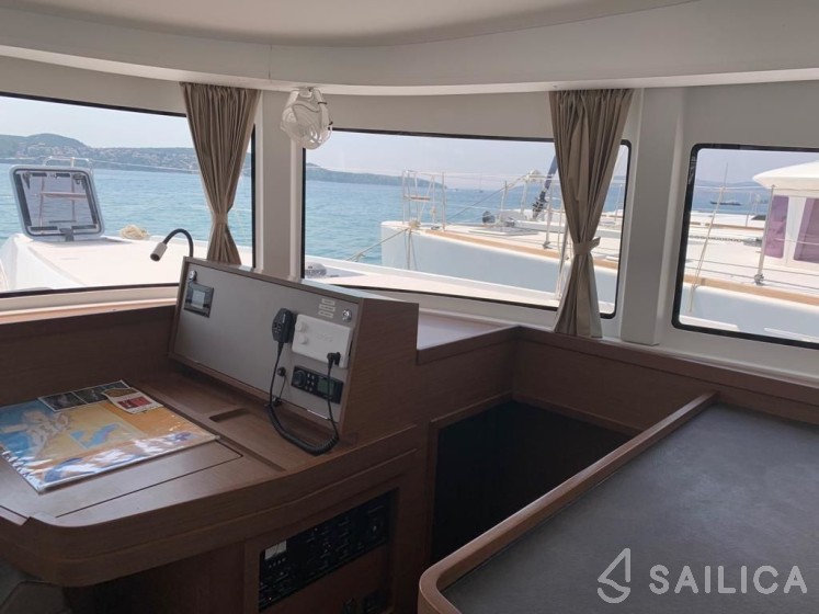 Lagoon 42 - Yacht Charter Sailica