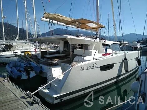 Astréa 42 - Yacht Charter Sailica