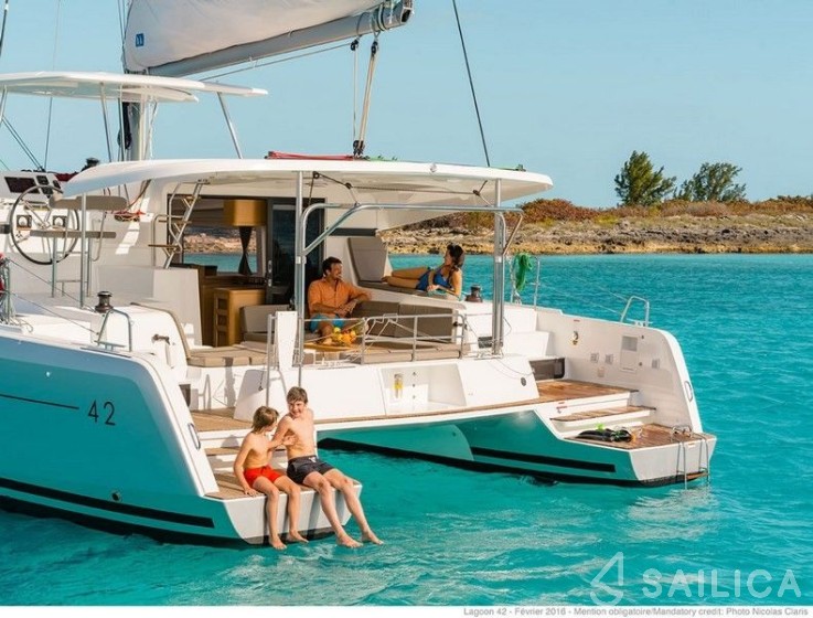 Astréa 42 - Yacht Charter Sailica