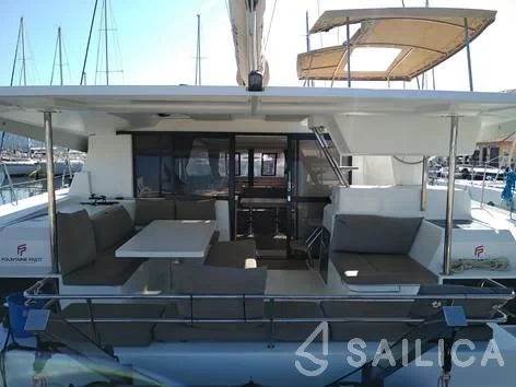 Astréa 42 - Yacht Charter Sailica