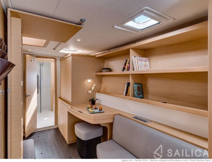 Astréa 42 - Yacht Charter Sailica