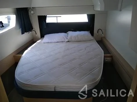 Astréa 42 - Yacht Charter Sailica