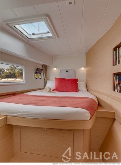 Astréa 42 - Yacht Charter Sailica