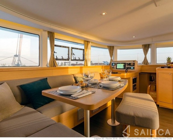 Astréa 42 - Yacht Charter Sailica