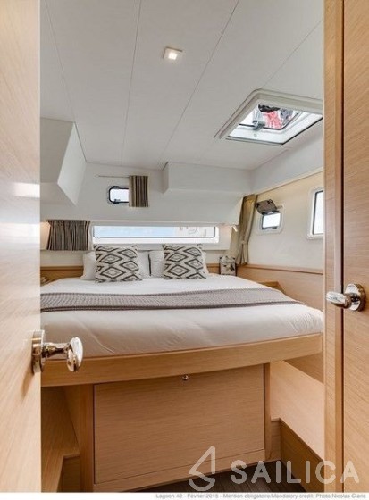 Astréa 42 - Yacht Charter Sailica