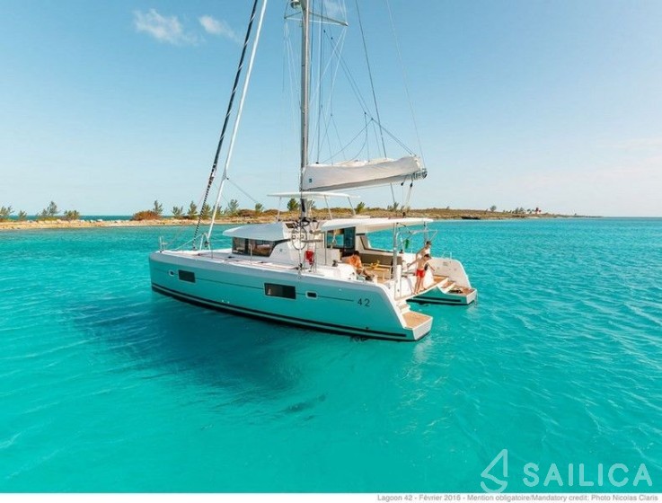 Astréa 42 - Yacht Charter Sailica