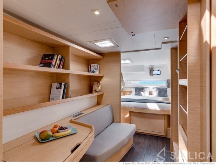 Astréa 42 - Yacht Charter Sailica