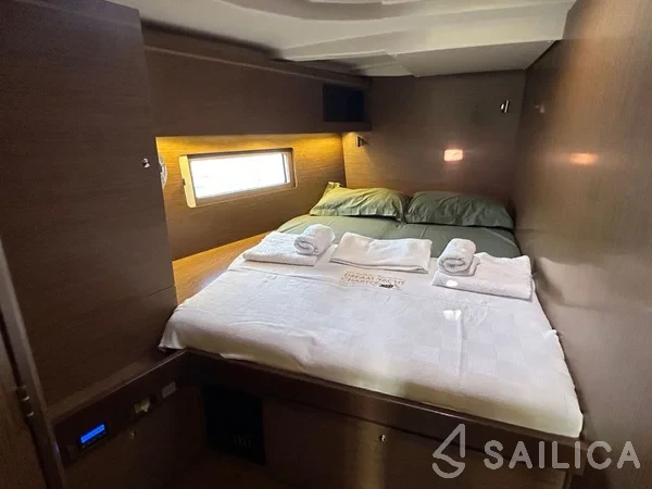 Oceanis 51.1 - Yacht Charter Sailica