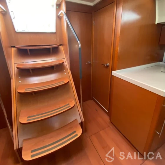 Oceanis 51.1 - Yacht Charter Sailica