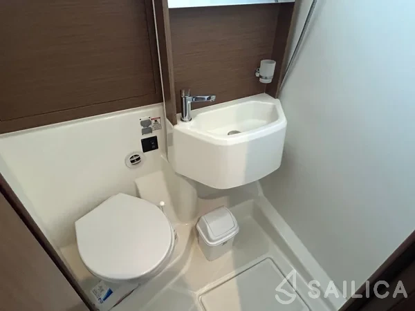 Oceanis 51.1 - Yacht Charter Sailica