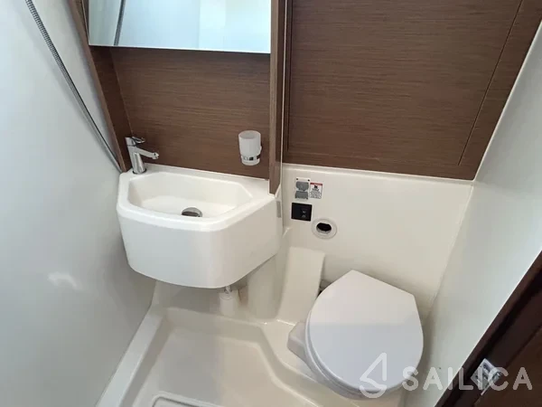 Oceanis 51.1 - Yacht Charter Sailica