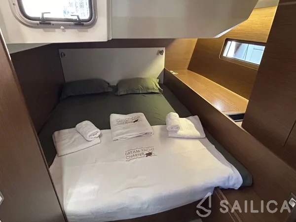 Oceanis 51.1 - Yacht Charter Sailica