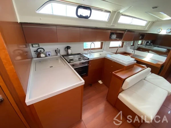 Oceanis 51.1 - Yacht Charter Sailica