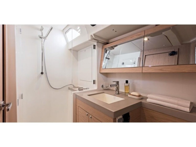 Oceanis 51.1 - Yacht Charter Sailica